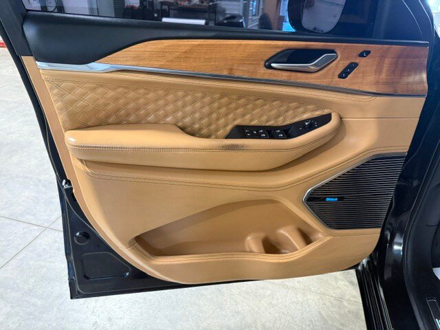 Used 2025 Jeep Grand Cherokee L Summit AWD/4WD image 40