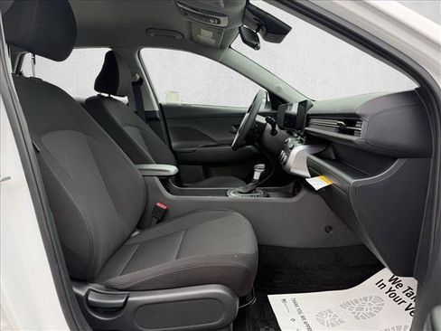 Certified 2025 Hyundai Kona SE FWD image 18
