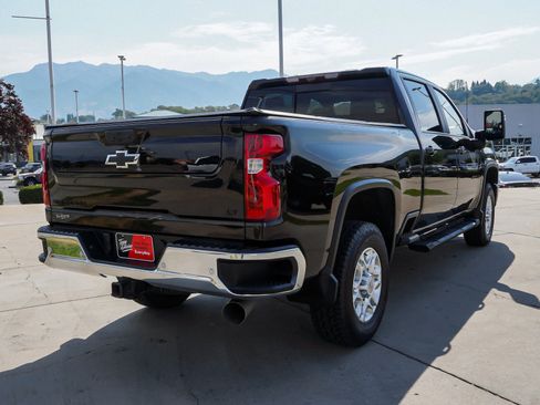 Used 2024 Chevrolet Silverado 2500 LT AWD/4WD image 8