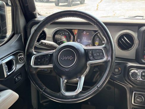 Used 2023 Jeep Wrangler Unlimited Sahara AWD/4WD image 12