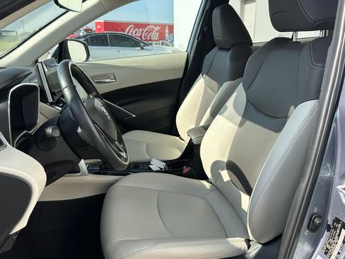 Used 2023 Toyota Corolla Cross XLE w/ Convenience Package AWD/4WD image 14