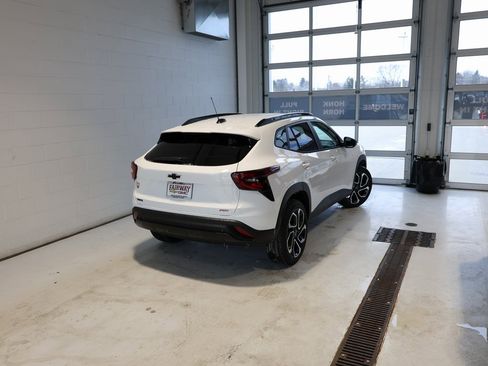 New 2026 Chevrolet Trax RS w/ Sunroof Package image 38