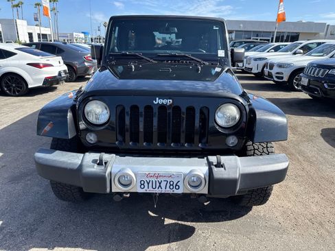 Used 2014 Jeep Wrangler Unlimited Sahara w/ Max Tow Package AWD/4WD image 5