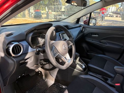 Used 2025 Nissan Versa SV image 30