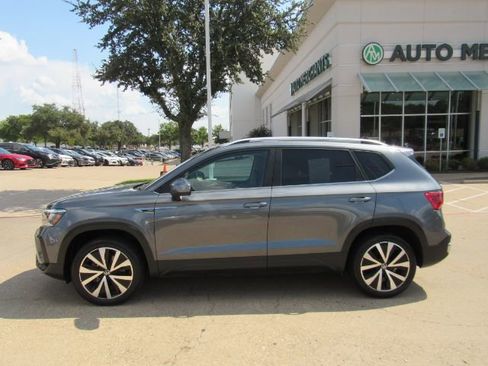 Used 2023 Volkswagen Taos SE image 12