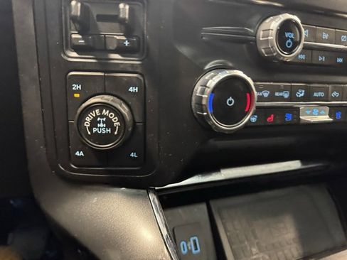 Used 2022 Ford F150 Lariat w/ Equipment Group 502A High image 24