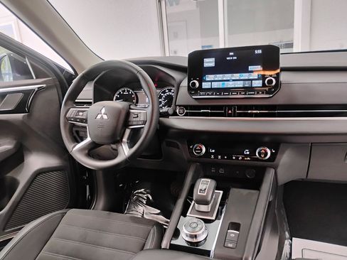 Used 2024 Mitsubishi Outlander SE FWD image 63