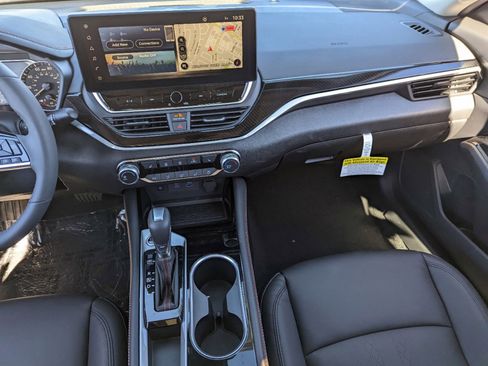 New 2025 Nissan Altima 2.5 SR image 24