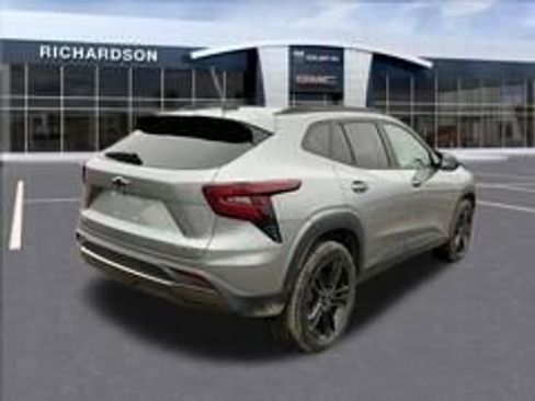 Used 2025 Chevrolet Trax ACTIV w/ Sunroof Package FWD image 5