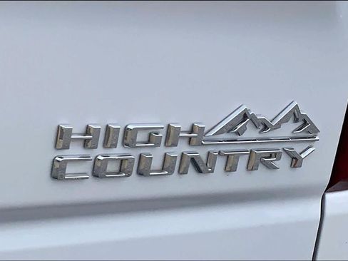 Used 2019 Chevrolet Silverado 1500 High Country w/ Technology Package RWD image 9