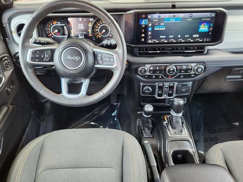 Used 2024 Jeep Wrangler Unlimited Sahara AWD/4WD image 3