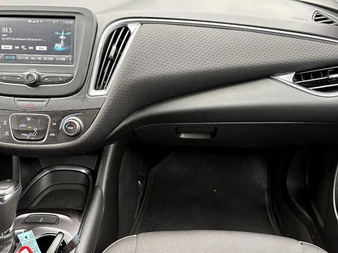 Used 2018 Chevrolet Malibu LT image 14
