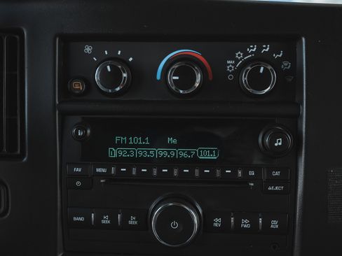 Used 2016 Chevrolet Express 3500 Extended image 17