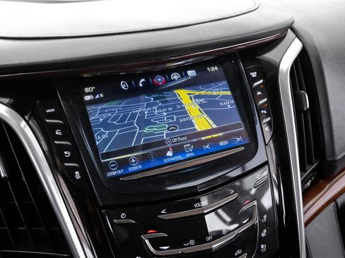 Used 2020 Cadillac Escalade Premium Luxury image 20