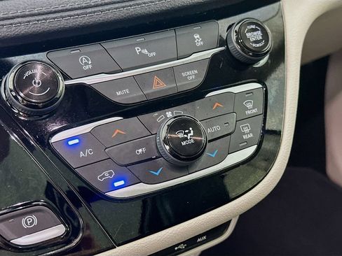 Used 2019 Chrysler Pacifica Limited FWD image 22