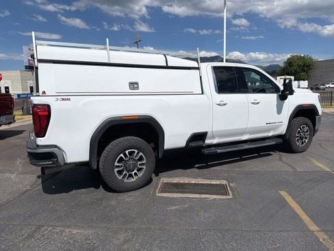 Used 2022 GMC Sierra 3500 SLE w/ SLE Convenience Package AWD/4WD image 4