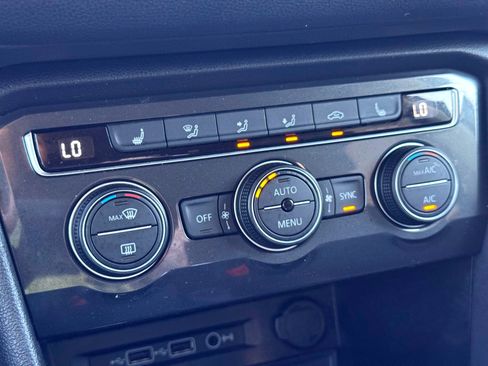 Used 2020 Volkswagen Tiguan SE image 27