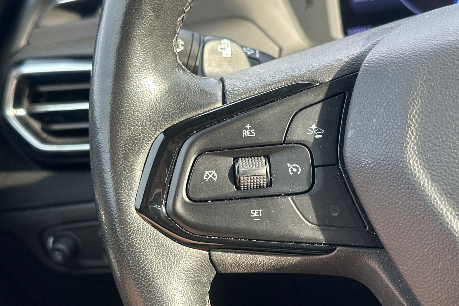 Used 2023 Chevrolet Bolt EUV Premier w/ Redline Edition FWD image 34