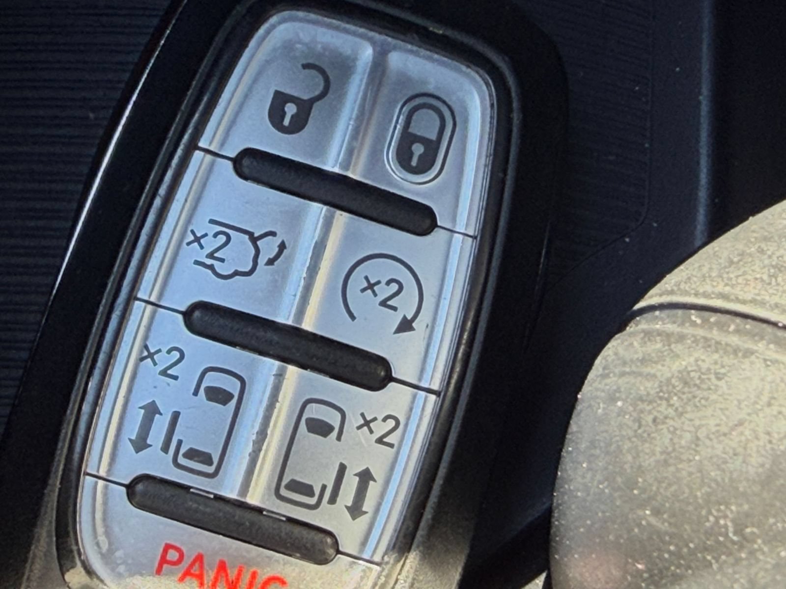 Used 2025 Chrysler Pacifica Limited FWD image 27