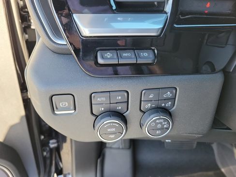 Used 2023 Chevrolet Silverado 1500 High Country w/ Technology Package image 27