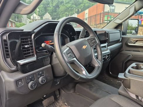 Used 2024 Chevrolet Silverado 2500 LT AWD/4WD image 10