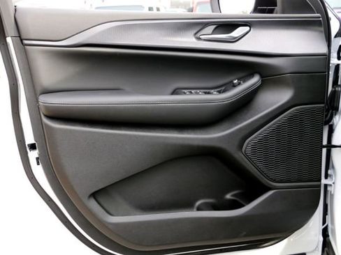 New 2025 Jeep Grand Cherokee L Laredo w/ Luxury Tech Group I image 16