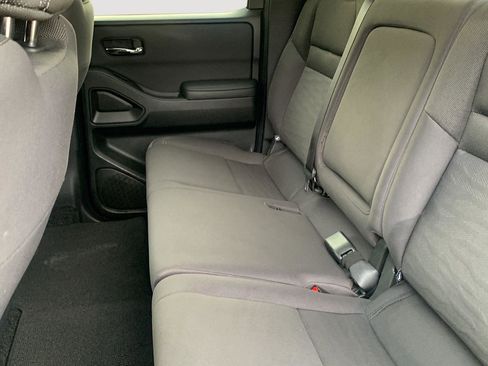 Used 2024 Nissan Frontier SV image 18