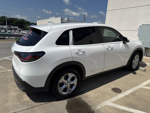 Used 2024 Honda HR-V LX image 10