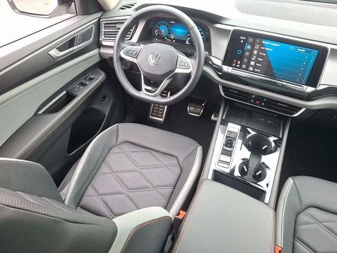 Certified 2025 Volkswagen Atlas Peak Edition SE image 14