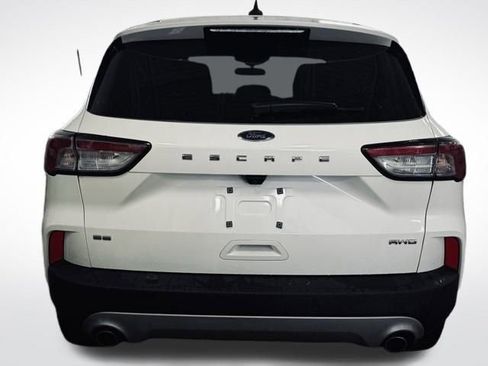 Used 2022 Ford Escape SE image 9