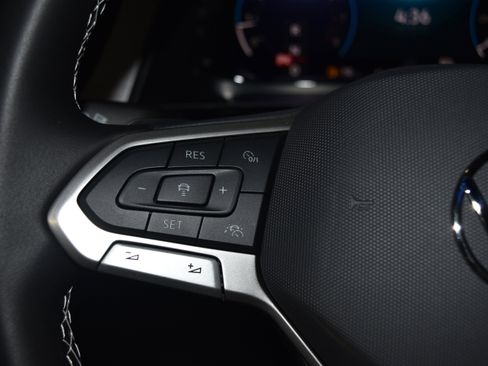 New 2026 Volkswagen Atlas Cross Sport SE image 7