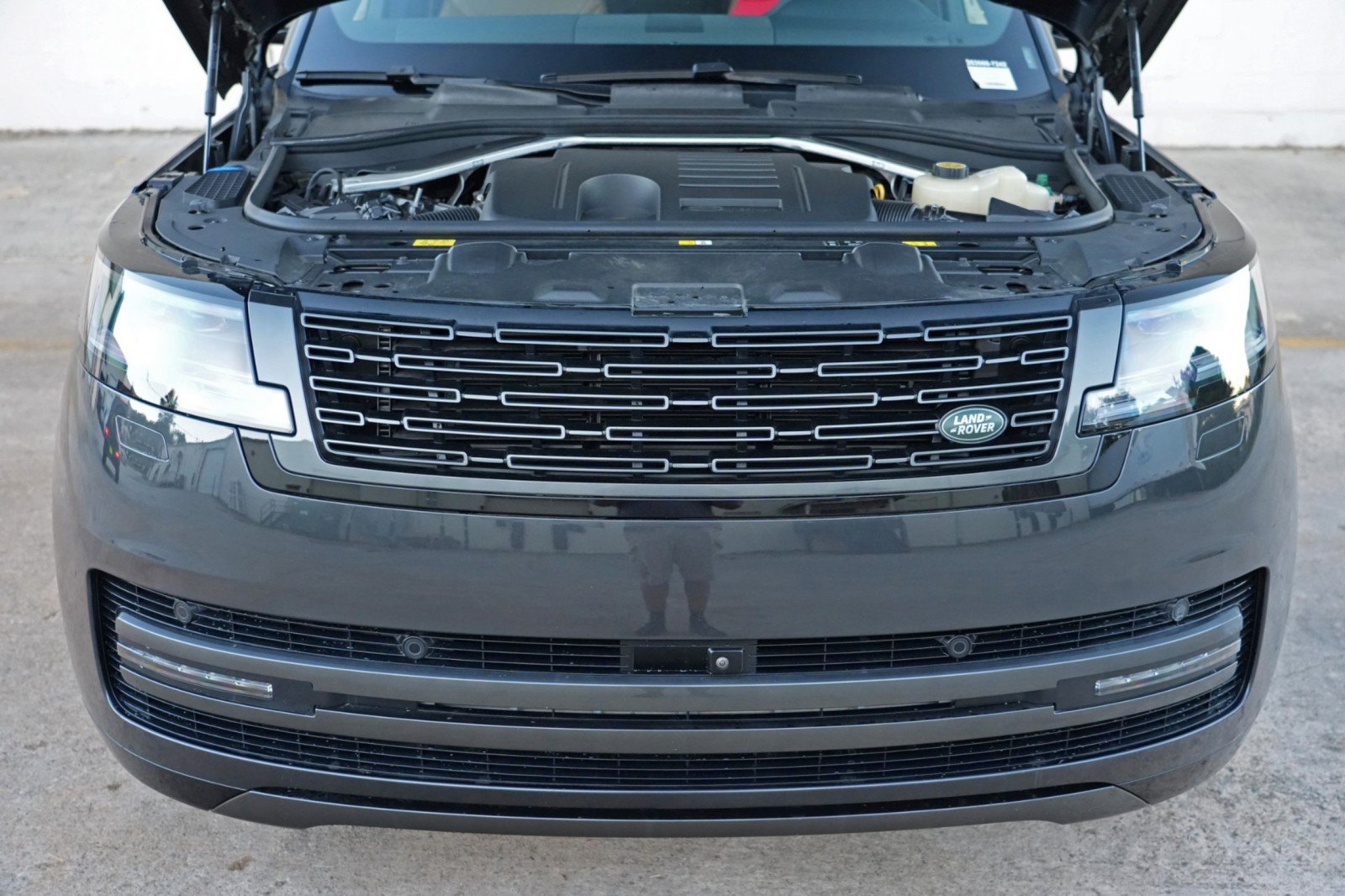 Used 2024 Land Rover Range Rover Long Wheelbase SE AWD/4WD image 8