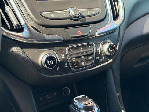 Used 2020 Chevrolet Equinox LT FWD image 24