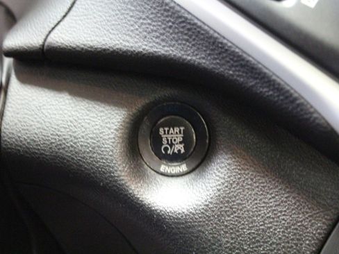 Used 2016 Jeep Cherokee Trailhawk w/ Comfort/Convenience Group image 13