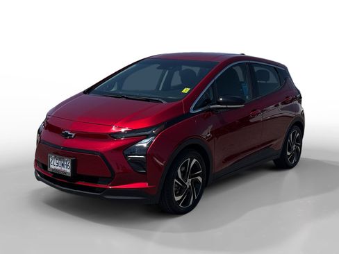 Used 2023 Chevrolet Bolt LT w/ Infotainment Package FWD image 1