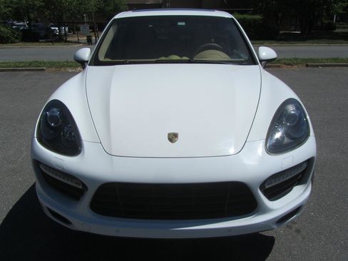 Used 2012 Porsche Cayenne Turbo image 4