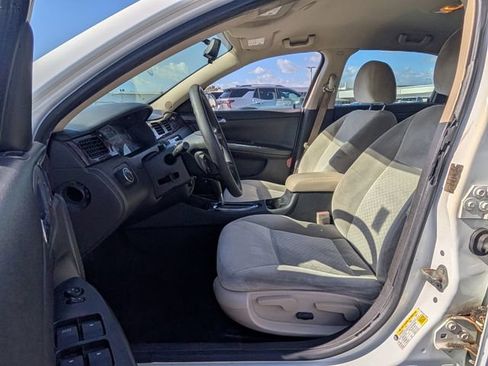 Used 2016 Chevrolet Impala LT FWD image 9