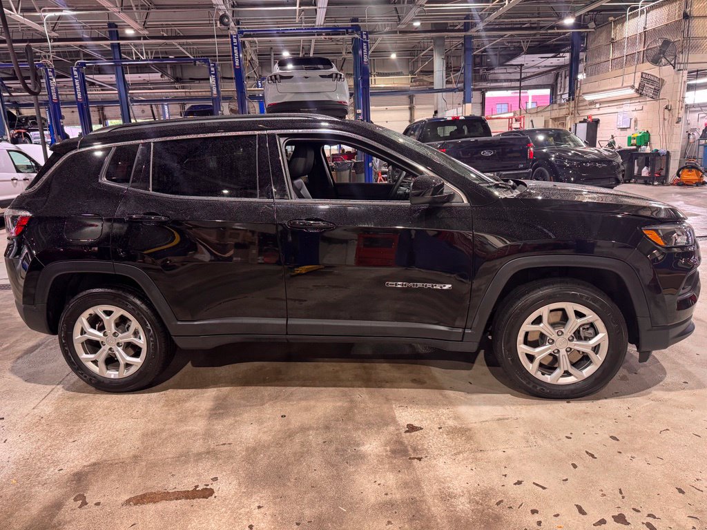 Used 2024 Jeep Compass Latitude AWD/4WD image 6