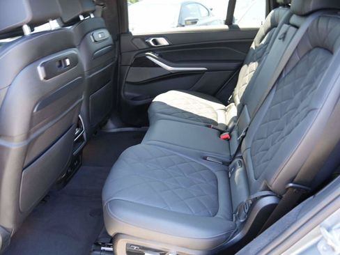 Used 2024 BMW X7 xDrive40i w/ M Sport Package AWD/4WD image 11