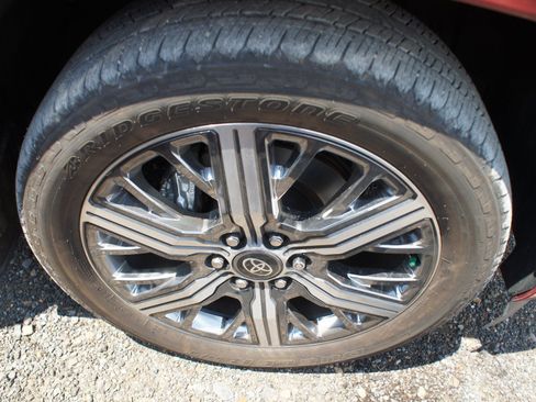 Used 2025 Toyota Sequoia Capstone AWD/4WD image 4