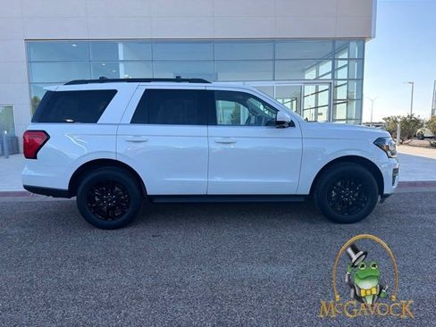 Used 2024 Ford Expedition XLT RWD image 3