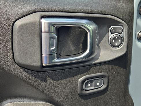 New 2025 Jeep Gladiator Sport image 14