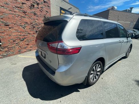 Used 2019 Toyota Sienna XLE w/ XLE Navigation Package AWD/4WD image 3
