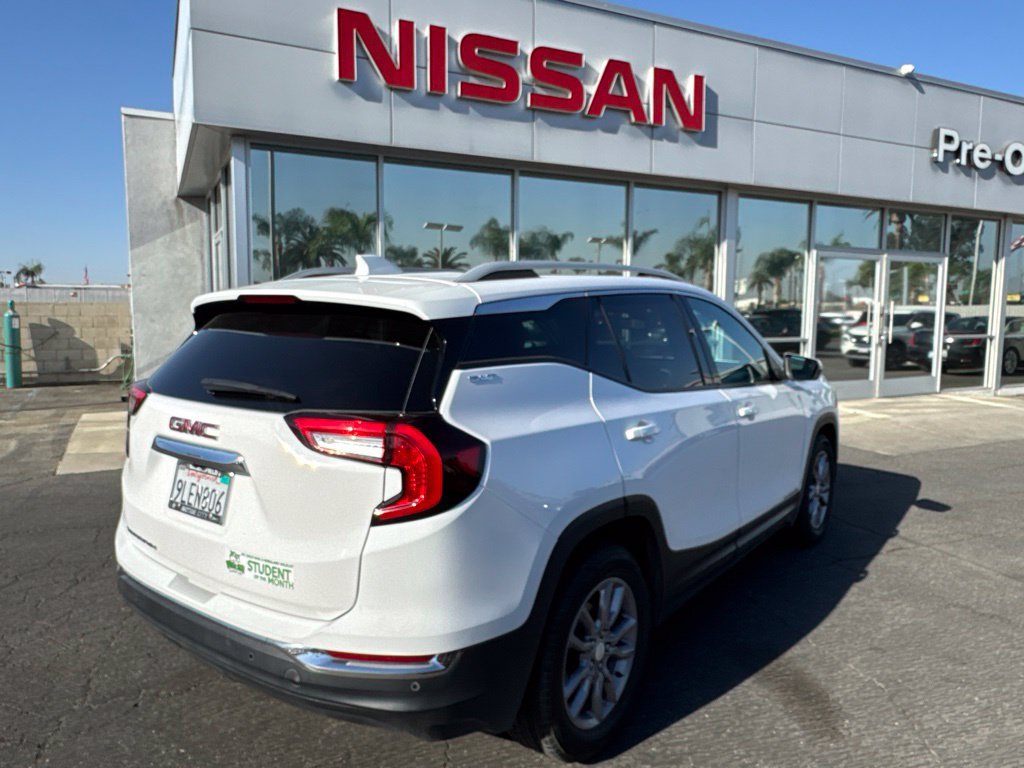 Used 2023 GMC Terrain SLT w/ LPO, Cargo Package FWD image 4