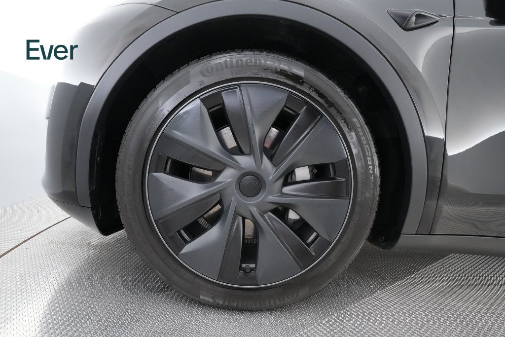 Used 2024 Tesla Model Y Long Range AWD/4WD image 19
