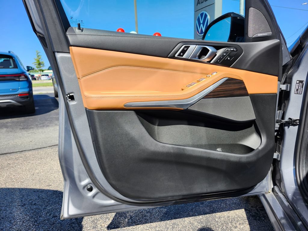 Used 2023 BMW X7 xDrive40i w/ M Sport Package AWD/4WD image 6