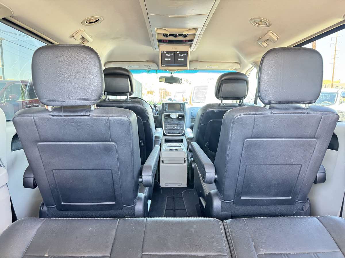 Used 2016 Chrysler Town & Country Touring FWD image 26