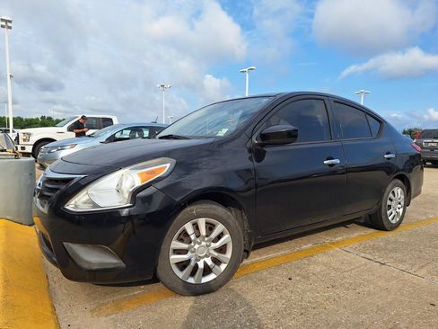 Used 2016 Nissan Versa SV FWD image 1