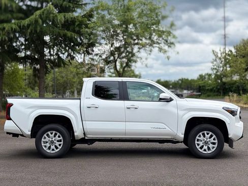 Used 2025 Toyota Tacoma SR5 AWD/4WD image 6