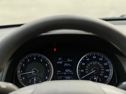 Used 2019 Hyundai Elantra SE image 36